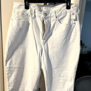 NWT white denim jeans from Old Navy. Size 16 OG Curve style women’s jeans.